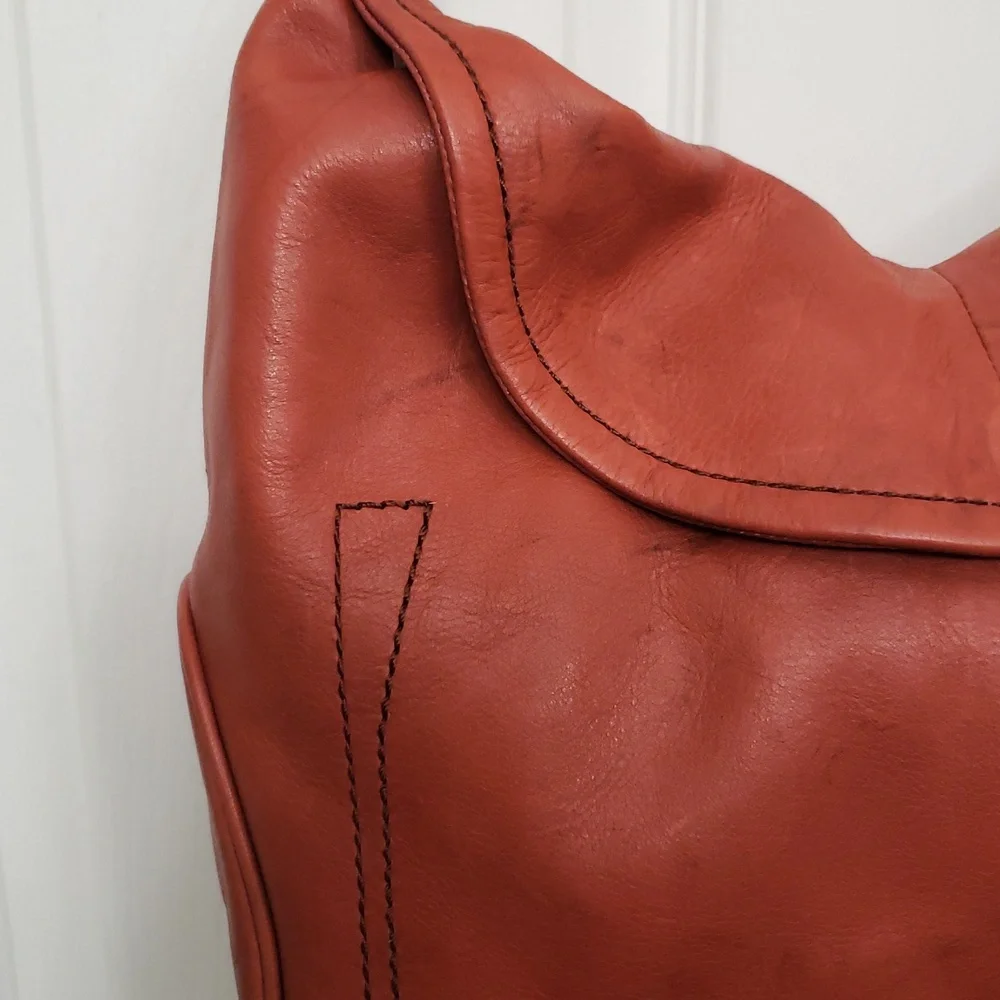 Frye Campus Rivet Hobo. Color Burnt Red. (B1).‎